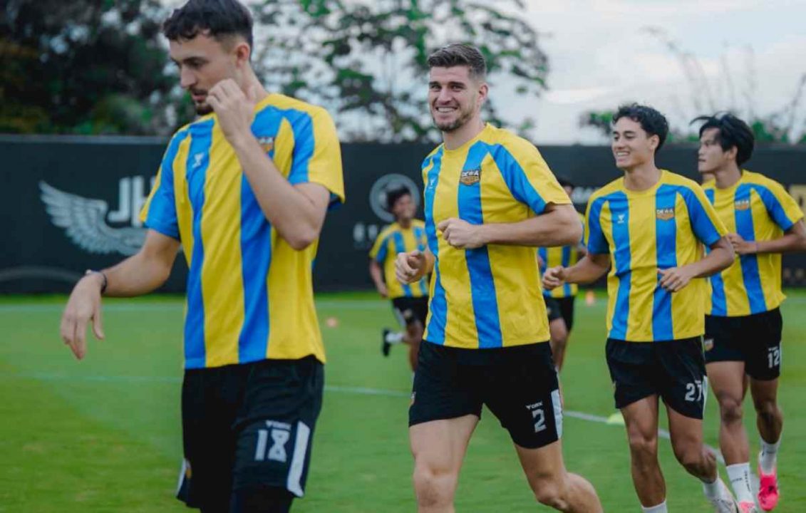 Ivar Jenner dalam sesi latihan Dewa United jelang tandang ke Persita