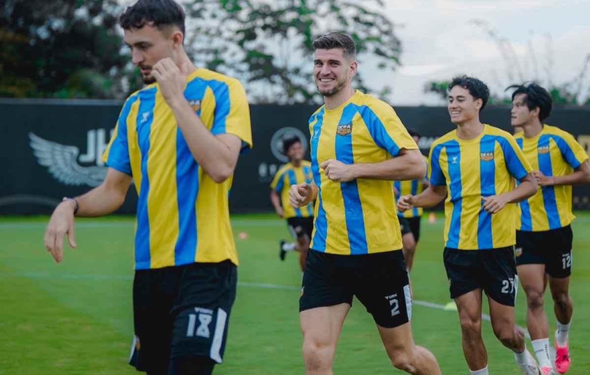 Ivar Jenner dalam sesi latihan Dewa United jelang tandang ke Persita