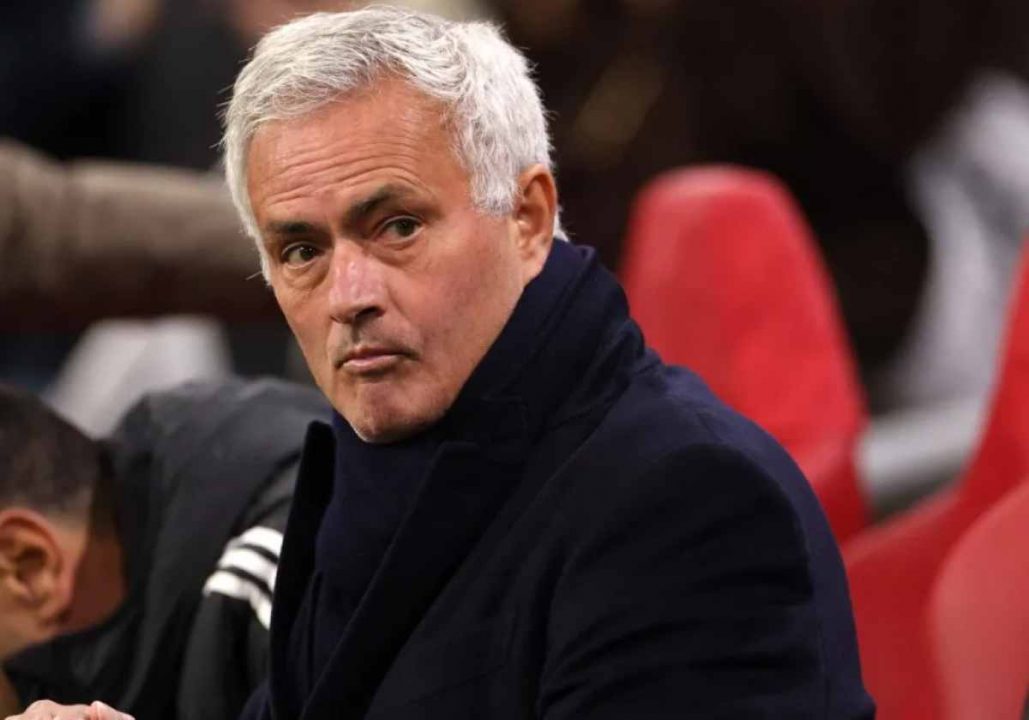 Jose Mourinho di Bench-nya Benfica