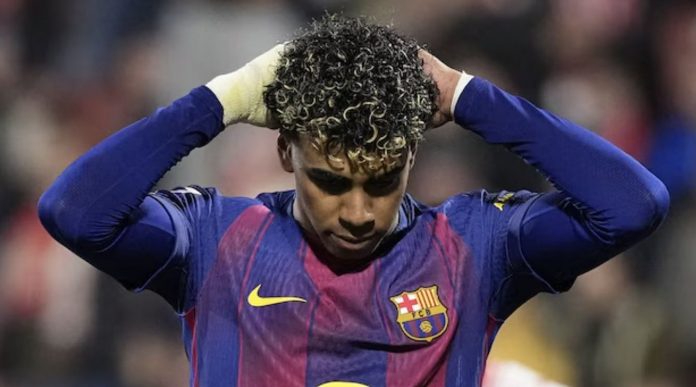 Lamine Yamal Selain gagal penalti, Lamine Yamal juga menorehkan rekor buruk. Yamal hana mampu menuntaskan dua dribel dari tujuh saat melawan Girona serta kehilangan bola sebanyak 24 kali