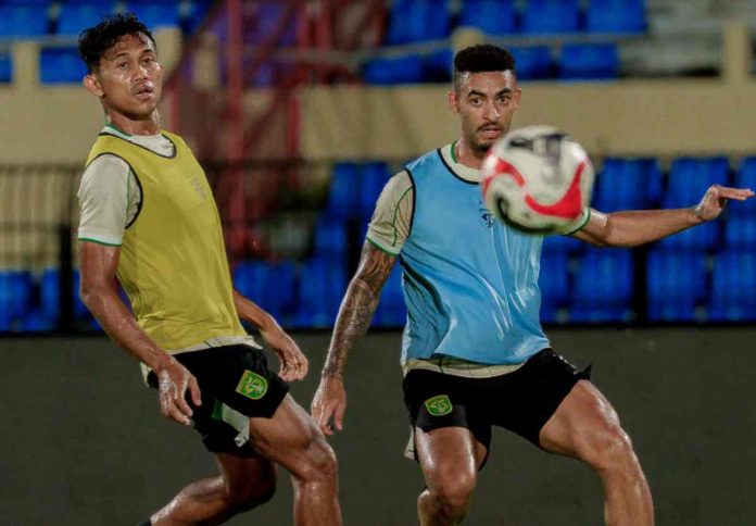 Latihan Persebaya jelang tandang di markas Persijap Jepara Latihan Persebaya jelang tandang di markas Persijap Jepara