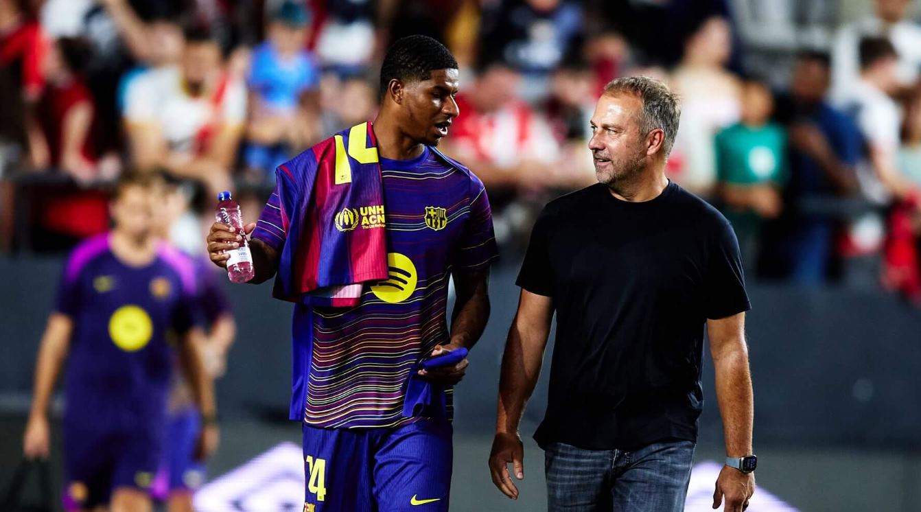 Marcus Rashford dan Hansi Flick pelatih Barcelona