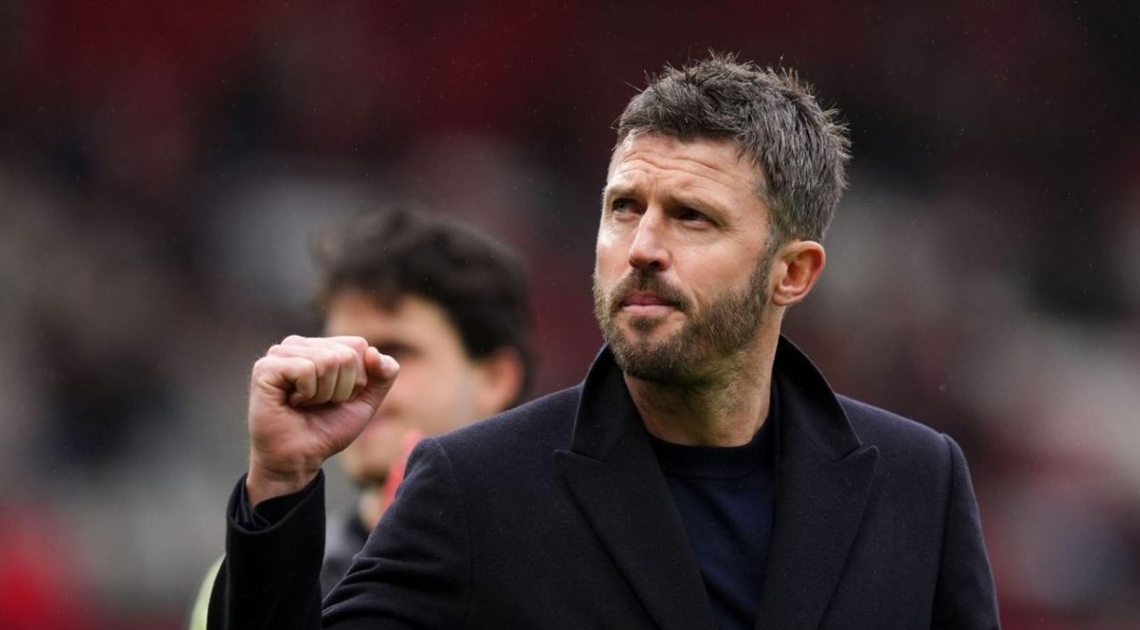 Luis Enrique Diragukan Datang, Michael Carrick Justru Dinilai Jawaban untuk Man United