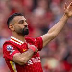 Liverpool Niatnya Pertahankan Mohamed Salah, Tapi Godaan Klub Arab Terlalu Menggiurkan! Kontrak baru tak hentikan minat Arab Saudi terhadap Mohamed Salah. Tapi akan ada dampak potensi transfer Salah terhadap peta persaingan Premier League.