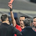 Kartu Merah di Bangku Cadangan! Nico Schlotterbeck Pertanyakan Keputusan Wasit Saat Borussia Dortmund Tersingkir dari Liga Champions Nico Schlotterbeck saat menerima kartu merah di laga antara Atalanta vs Borussia Dortmund di Liga Champions 2026