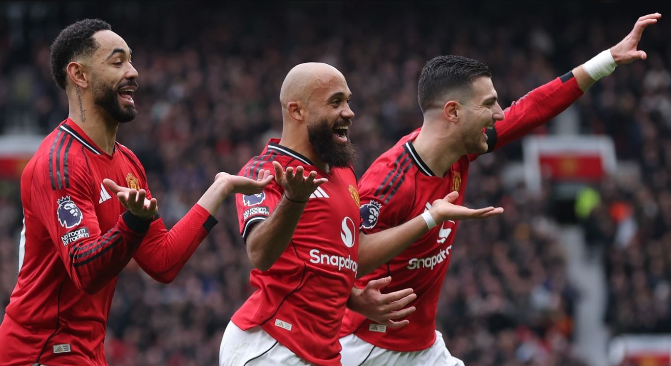 Pemain Manchester United saat merayakan kemenangan mereka atas Tottenham Hotspur