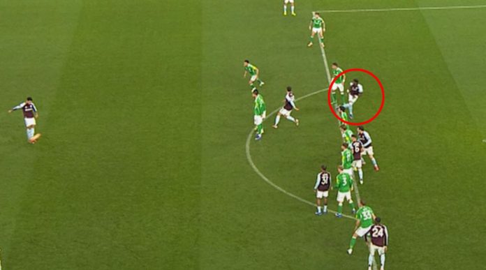 Posisi Tammy Abraham sesaat sebelum mencetak gol untuk Aston Villa ke gawang Newcastle United di Piala FA Posisi Tammy Abraham sesaat sebelum mencetak gol untuk Aston Villa ke gawang Newcastle United di Piala FA
