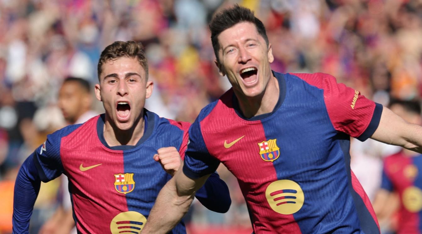 Robert Lewandowski pemain Barcelona