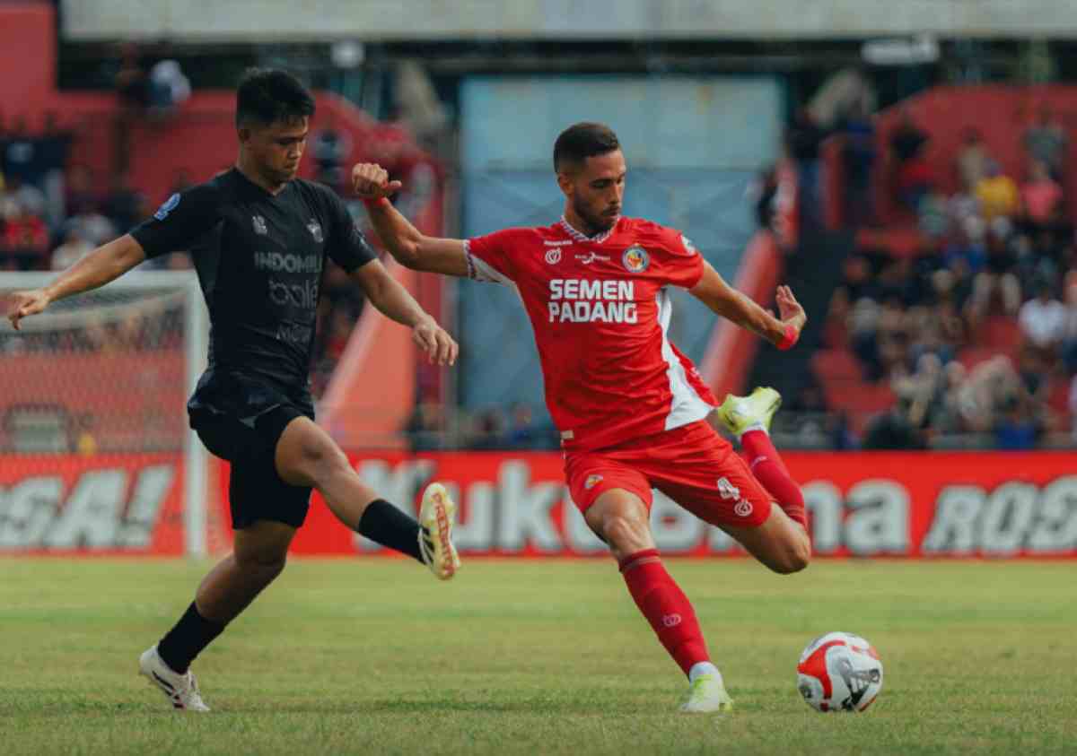 Semen Padang Menjamu Persita di Pekan ke-20