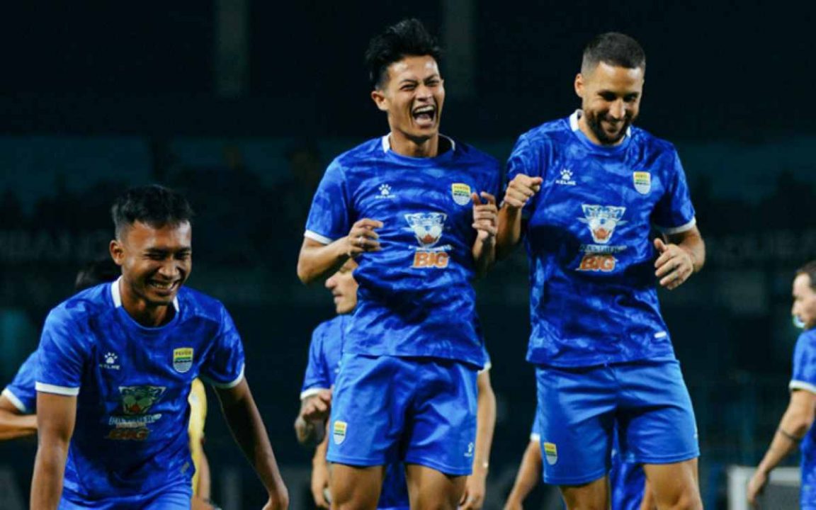 Sesi Latihan Persib Bandung Jelang Menjamu Madura United