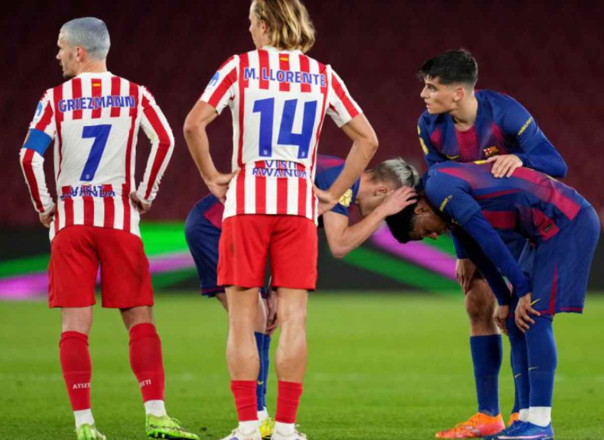 Alejandro Balde saat cedera di laga Barcelona vs Atletico Alejandro Balde saat cedera di laga Barcelona vs Atletico