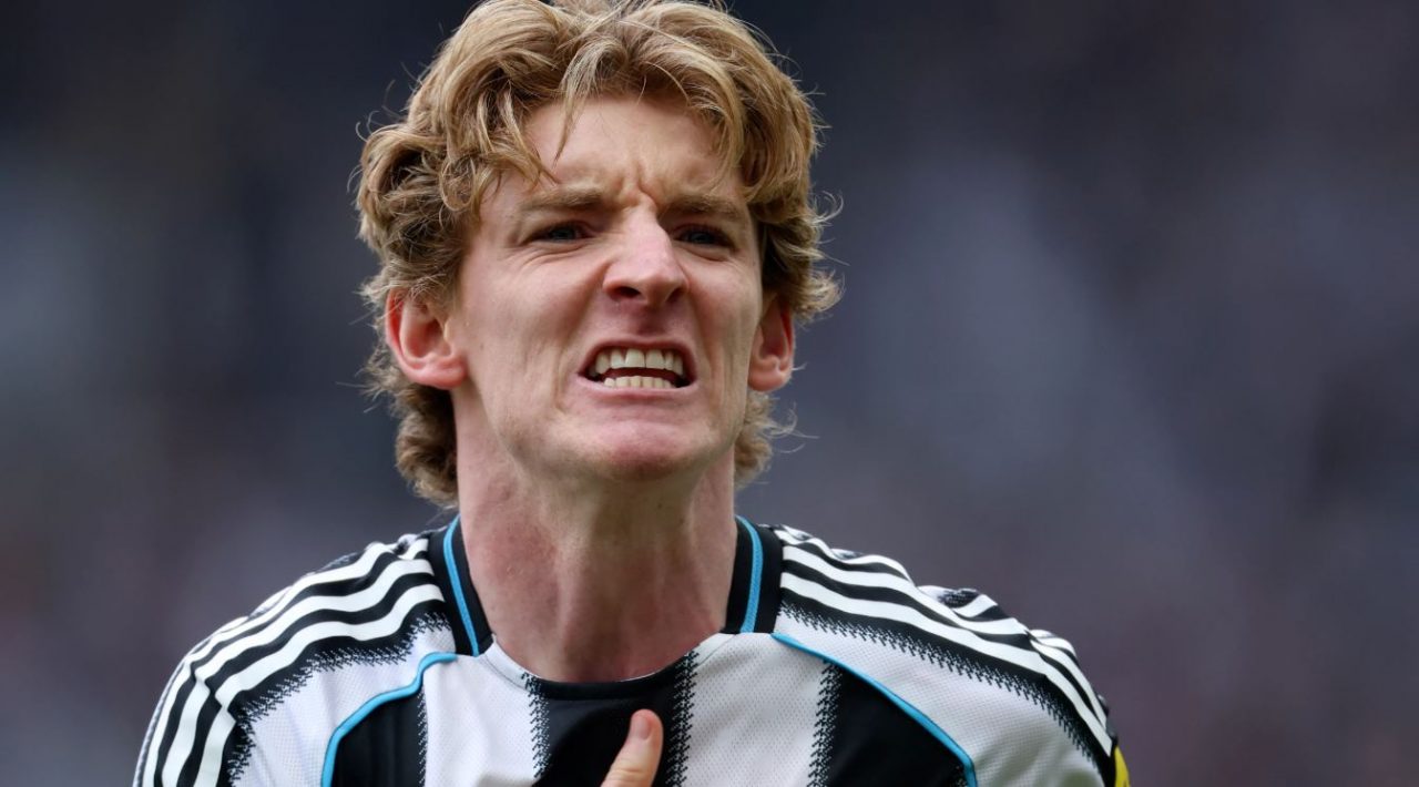Anthony Gordon pemain Newcastle United