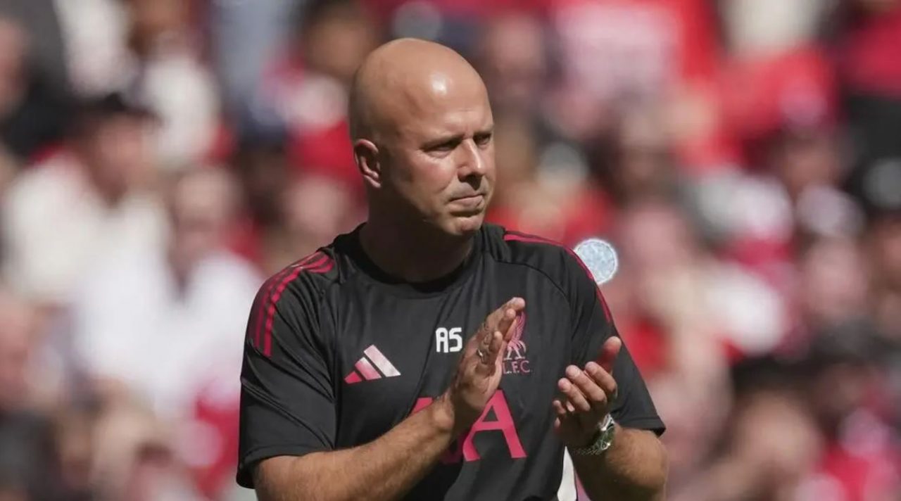 Arne Slot pelatih Liverpool