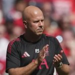 Arne Slot pelatih Liverpool