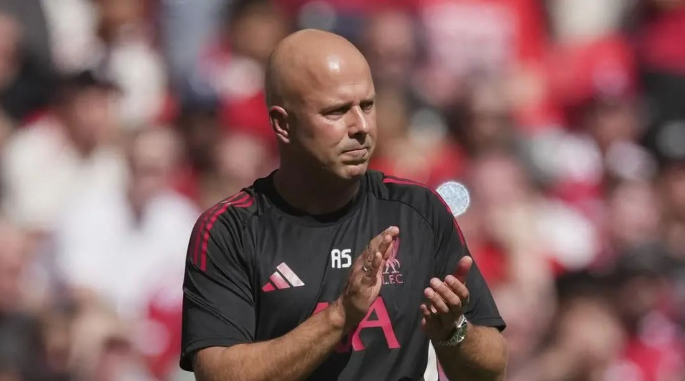 Arne Slot pelatih Liverpool