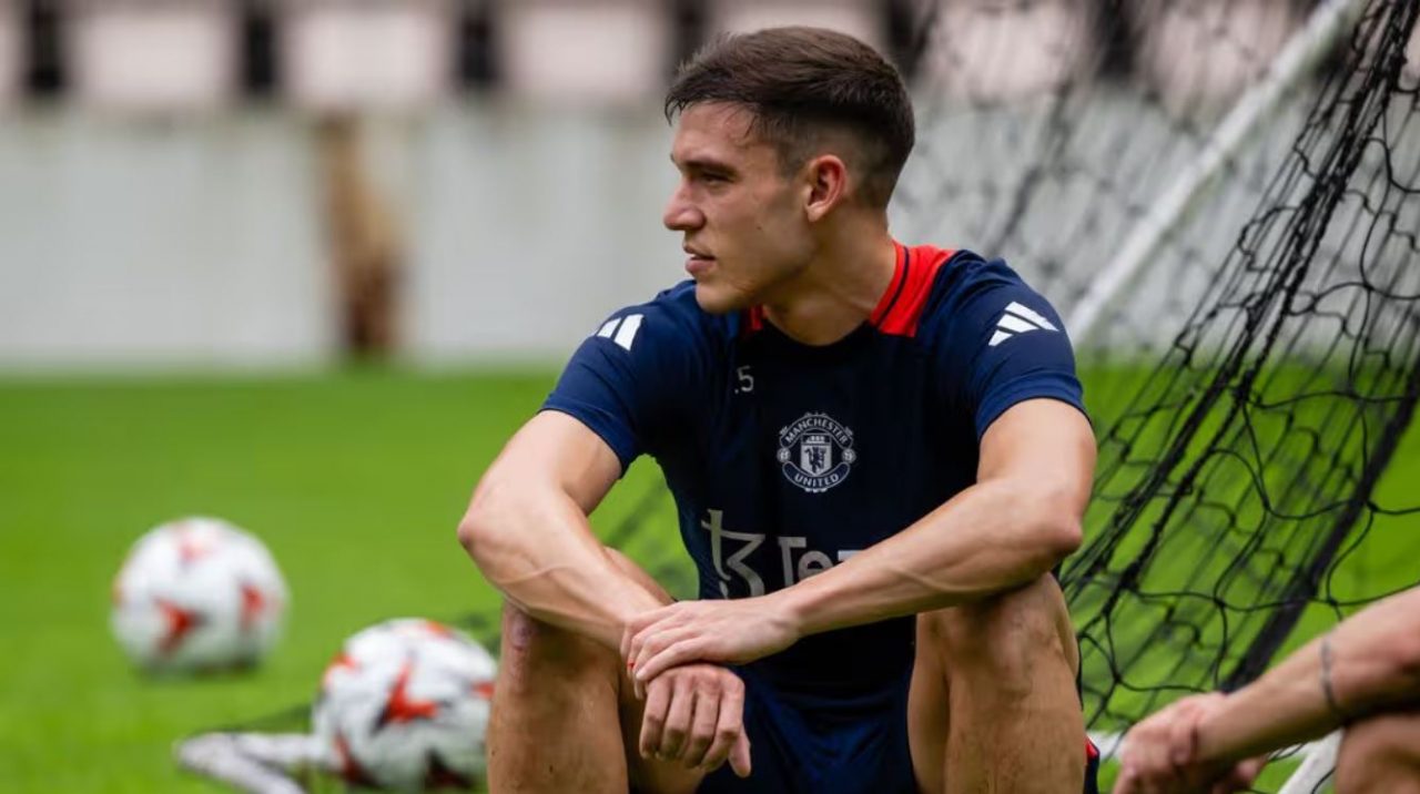 Manuel Ugarte pemain Manchester United