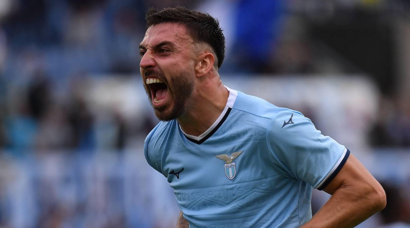 Mario Gila pemain Lazio