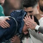 Pedro Neto Terancam Sanksi UEFA Karena Dorong Ballboy Saat Chelsea Dikalahkan Les Parisiens Pedro Neto pemain Chelsea meminta maaf kepada ball boy yang sempat terjauh karena ia dorong