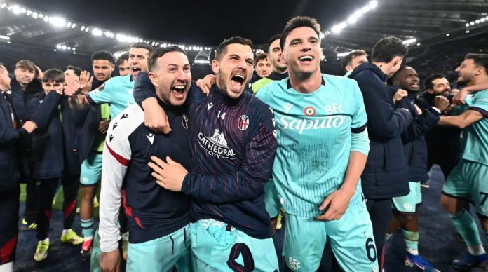 Pemain Bologna merayakan kemenang atas AS Roma di Liga Europa Pemain Bologna merayakan kemenang atas AS Roma di Liga Europa