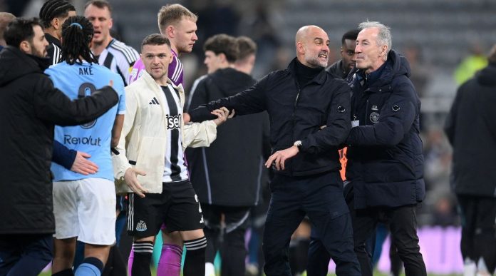 Pep Guardiola saat marah di Piala FA Pep Guardiola saat marah di Piala FA