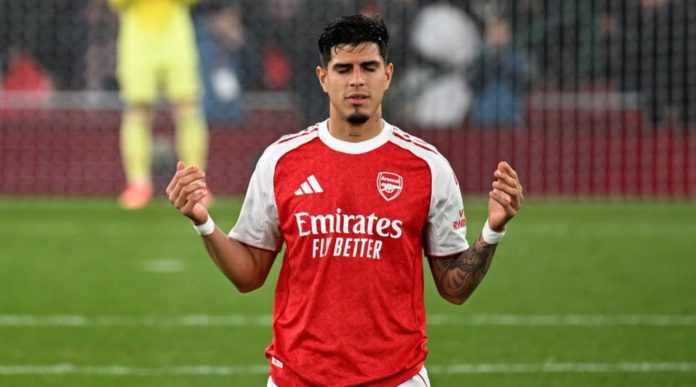 Piero Hincapié pemain Arsenal Piero Hincapié pemain Arsenal