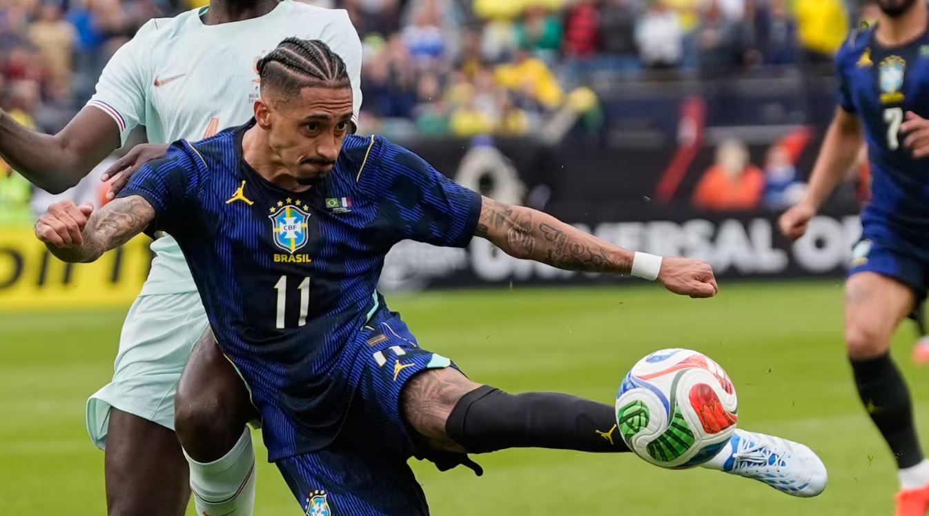 Raphinha pemain Barcelona dan Timnas Brasil