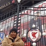 Mengapa Stadion Italia yang Tua Justru Punya Atmosfer Lebih Hidup dari Premier League? Redaksi Gilabola.com Bayu Indrajati saat di Anfield Stadium