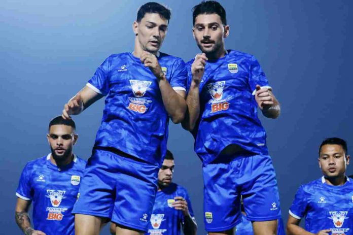Sesi Latihan Persib Bandung Jelang Hadapi Borneo FC Sesi Latihan Persib Bandung Jelang Hadapi Borneo FC