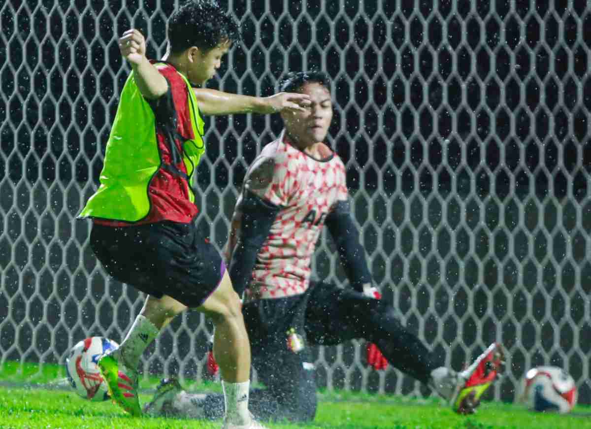 Sesi Latihan Persik Kediri Jelang Menjamu PSBS Biak