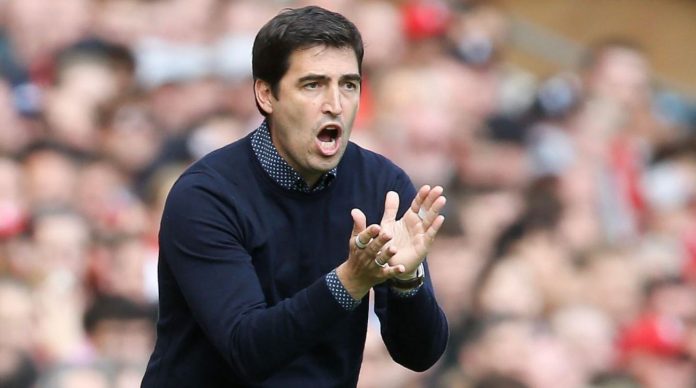 Iraola Tanggapi Rumor Chelsea Usai Pemecatan Liam Rosenior Iraola Tanggapi Rumor Chelsea Usai Pemecatan Liam Rosenior