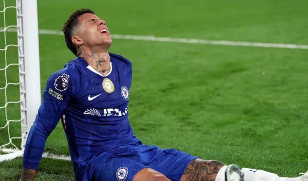 Bintang Chelsea Enzo Fernandez bermain brilian namun sayang tak cukup untuk membantu timnya meladeni kekuatan serangan Man United
