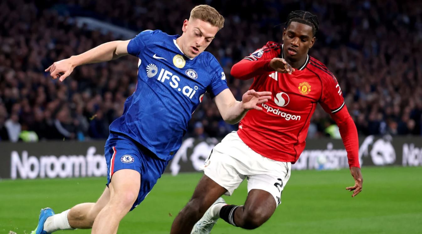 Bintang muda Manchester United Ayden Heaven tampil gemilang di tengah krisis pertahanan Setan Merah