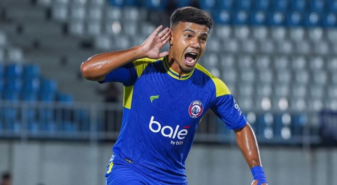 Gabriel Silva pemain Arema FC merayakan golnya ke gawang Persis Solo Gabriel Silva pemain Arema FC merayakan golnya ke gawang Persis Solo