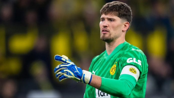 Gregor Kobel kiper Borussia Dortmund Gregor Kobel kiper Borussia Dortmund