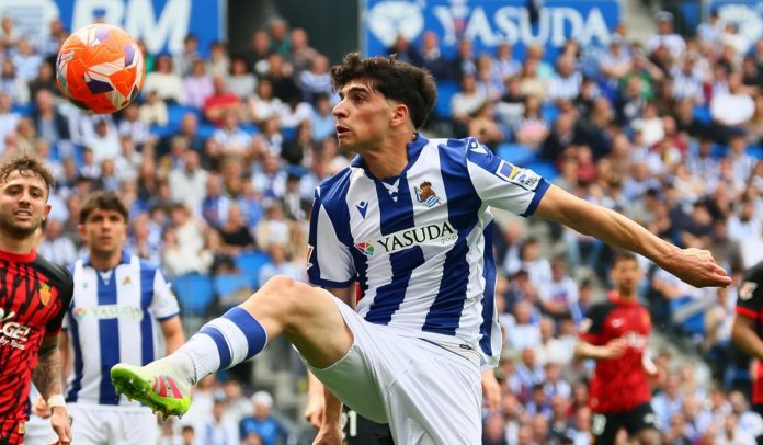 Jon Martin bek Real Sociedad Jon Martin Jadi Target Transfer Real Madrid Setelah Tampil Konsisten Musim Ini