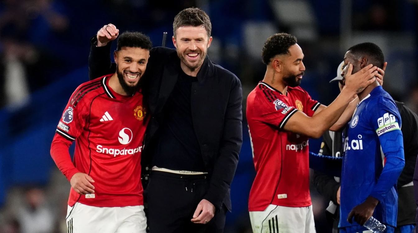 Michael Carrick Jawab Kritik dengan Kemenangan MU atas Chelsea