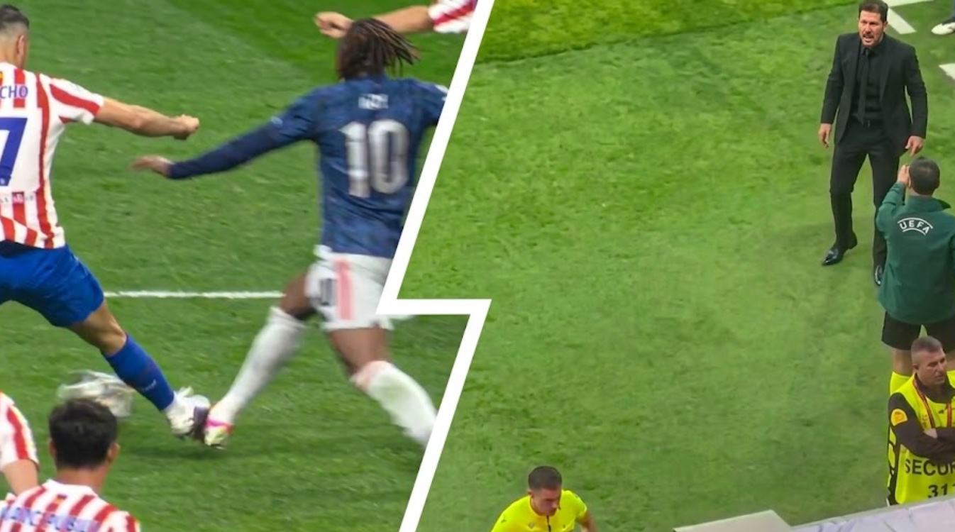 Momen saat VAR membuat ricuh laga antara Atletico Madrid vs Arsenal