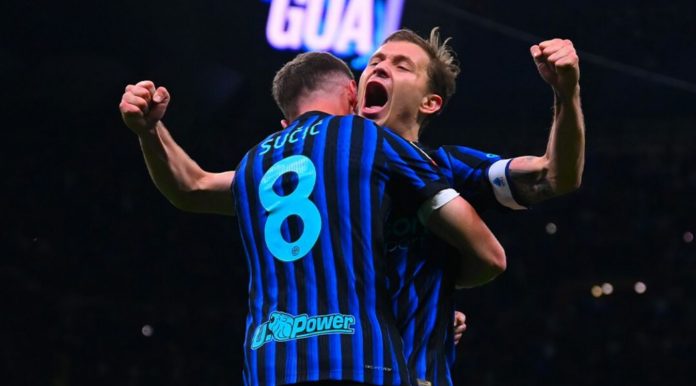 Pemain Inter Milan merayakan gol Inter hanya butuh satu kemenangan untuk juara Liga Italia, di tengah kasus dugaan manipulasi wasit yang sedang diselidiki.