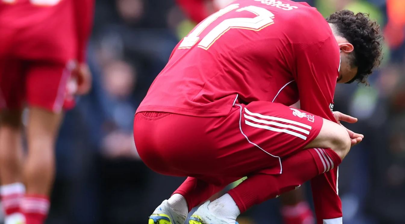 Tekanan terhadap Arne Slot meningkat setelah Liverpool mengalami kekalahan terburuk.