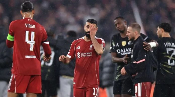 Mohamed Salah tampak sedih saat Liverpool kalah lagi oleh PSG di leg kedua perempat final Mohamed Salah tampak sedih saat Liverpool kalah lagi oleh PSG di leg kedua perempat final