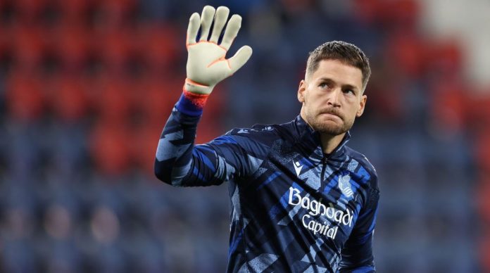 Alex Remiro kiper Real Sociedad Barcelona Ikut Masuk, Perebutan Alex Remiro Makin Sengit