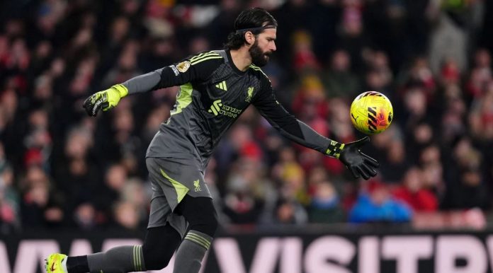 Alisson Becker kiper Liverpool Alisson Becker kiper Liverpool