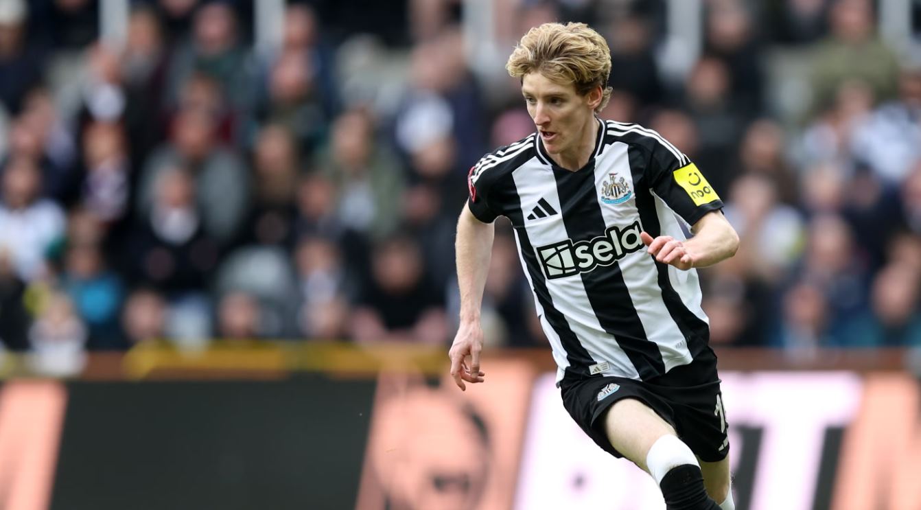 Anthony Gordon pemain Newcastle United