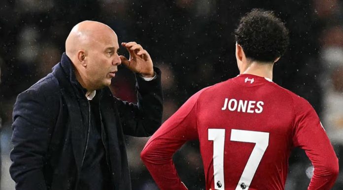 Arne Slot dan Curtis Jones