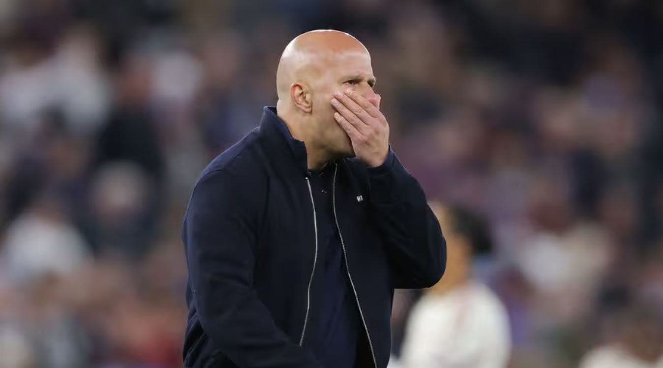 Arne Slot pelatih Liverpool