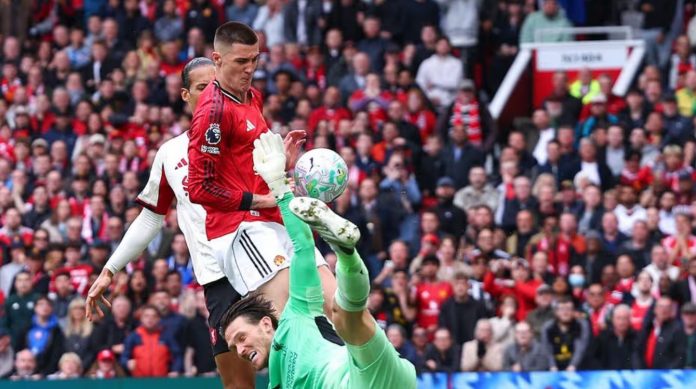 Benjamin Sesko saat mencetak gol ke gawang Liverpool Benjamin Sesko saat mencetak gol ke gawang Liverpool