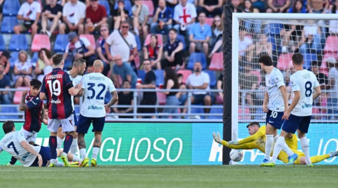 Pemain Inter Milan bereaksi dalam laga dramatis kontra Bologna