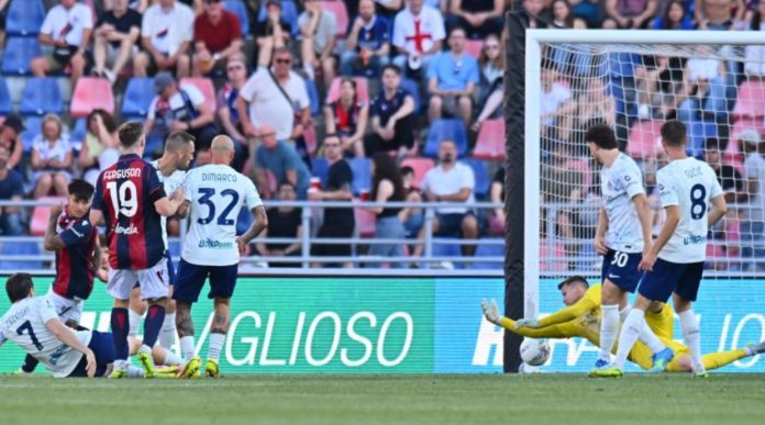 Bologna vs Inter Milan Pemain Inter Milan bereaksi dalam laga dramatis kontra Bologna