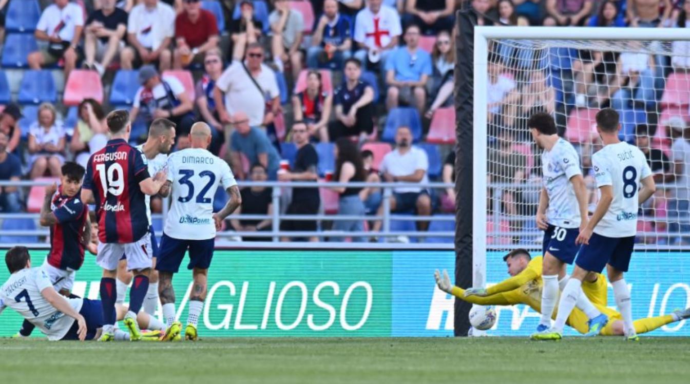 Pemain Inter Milan bereaksi dalam laga dramatis kontra Bologna