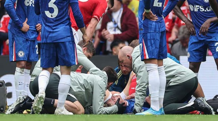 Jesse Derry Alami Benturan Kepala, Pertandingan Chelsea vs Forest Sempat Terhenti